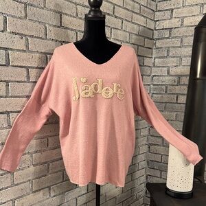 Chic Pink Sweater with Cream 'J'adore' Detail